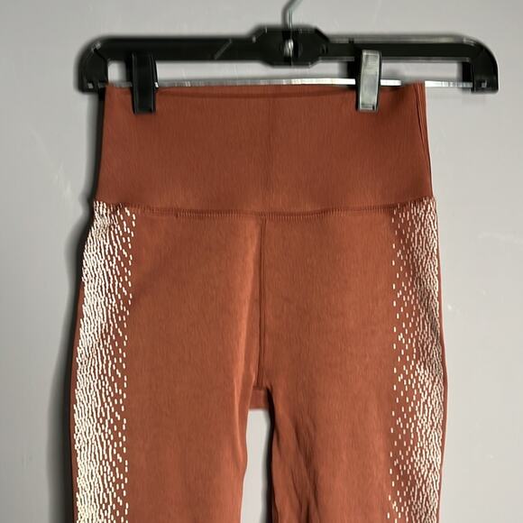 Fabletics Sculpt Knit Brown Mid Rise Leggings With Polka Dots Size Medium - Picture 2 of 8